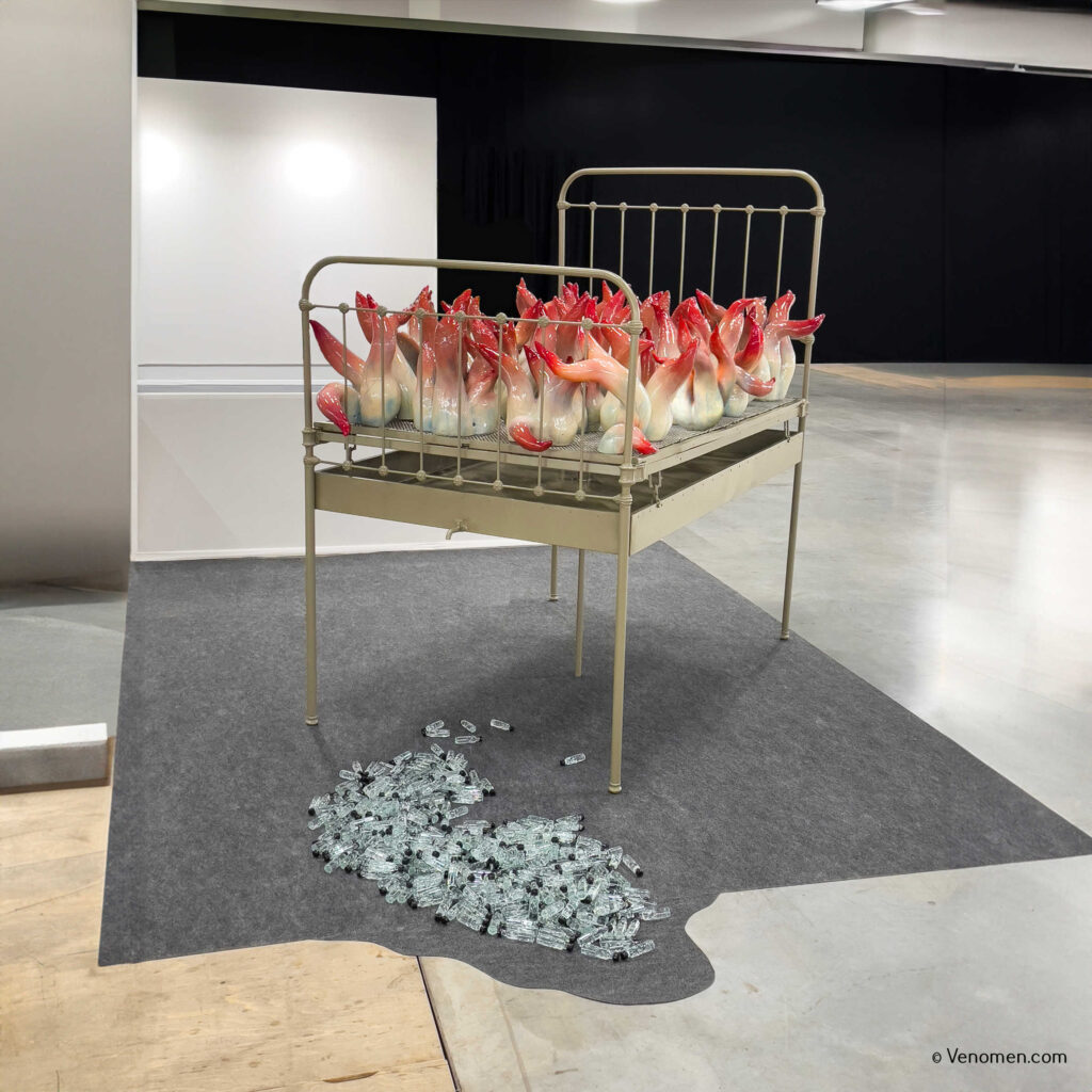 Laure Andre : D'apparence surréaliste, ses créations expérimentent les strates de l'intime, du corporel, du religieux, du médical et du quotidien.